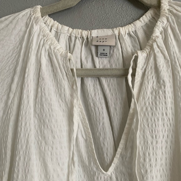 A New Day Top Size Small Gauzy White Flutter Short Sleeves V-Neck Lightweight - Picture 2 of 7
